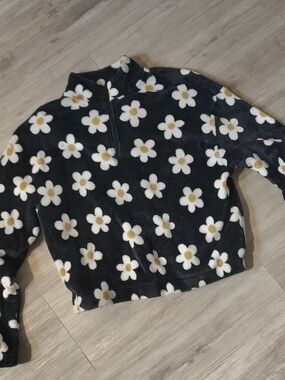Fleece  Pullover Black With Daisies Size Large